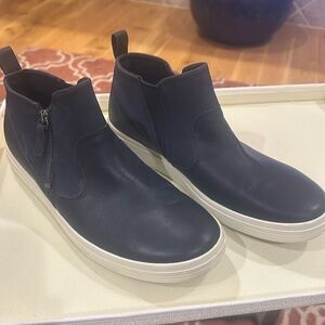 ECCO booties navy blue size 9 - EU40
Leather and suede.